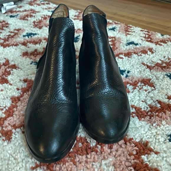 Splendid barely worn leather Chelsea boots - Picture 2 of 5
